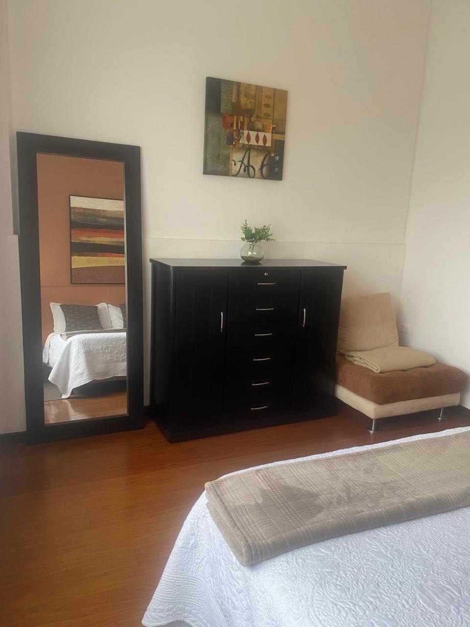 Hospedaje En Quito Norte, Apartamento & Suite Independientes Luaran gambar