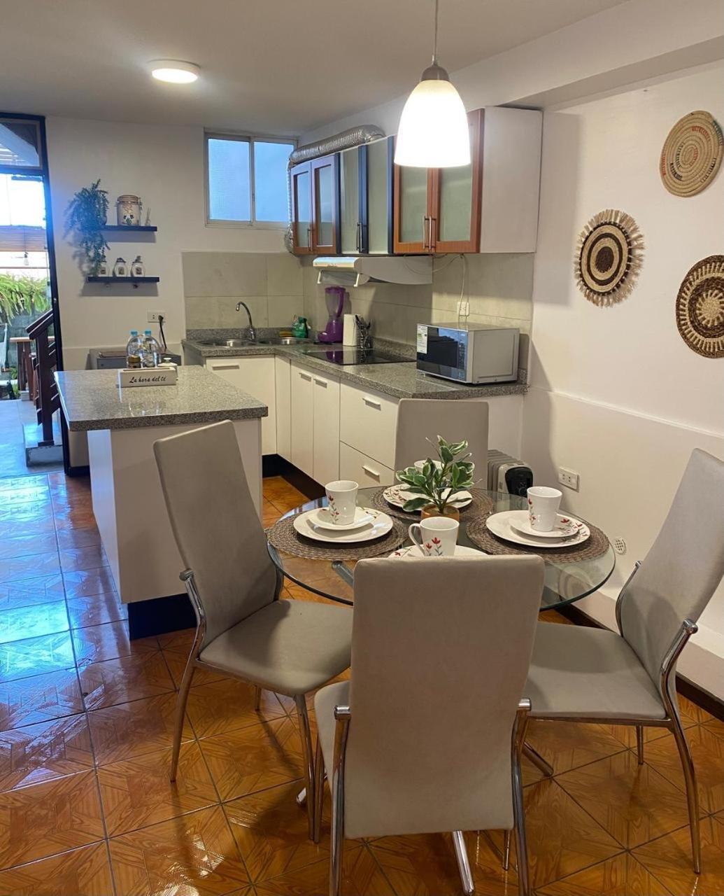 Hospedaje En Quito Norte, Apartamento & Suite Independientes Luaran gambar